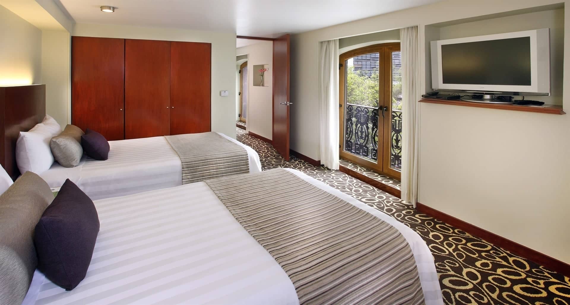 hotel-img-0