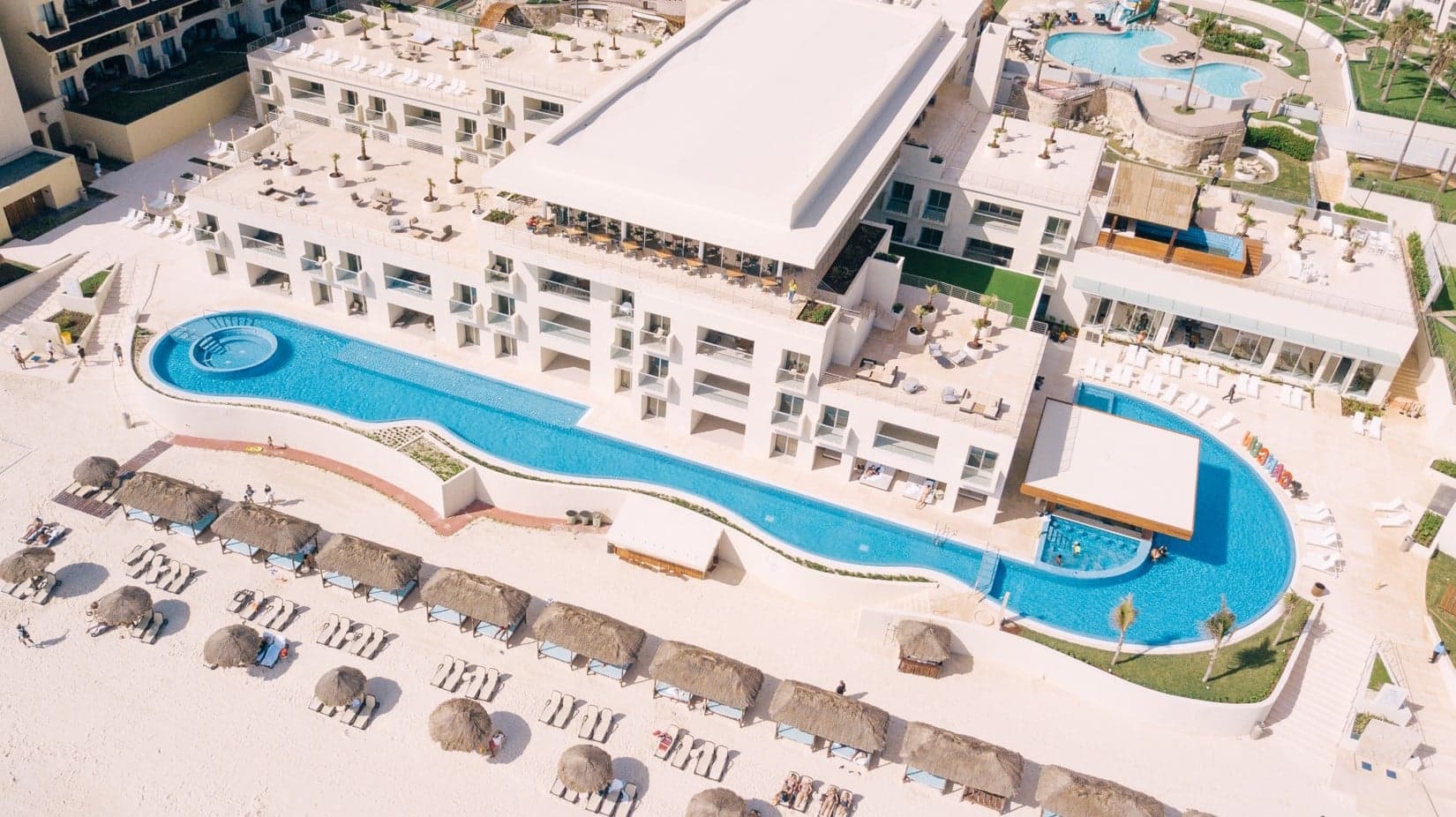 Hotel Emporio Cancún - With Optional All Inclusive en retorno Gucumatz